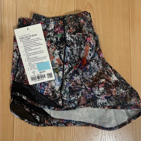 Lululemon shorty Hot Low Rise Short, Size 8, 2.5” Lined, VHTF Vitalize Color - Picture 1 of 5